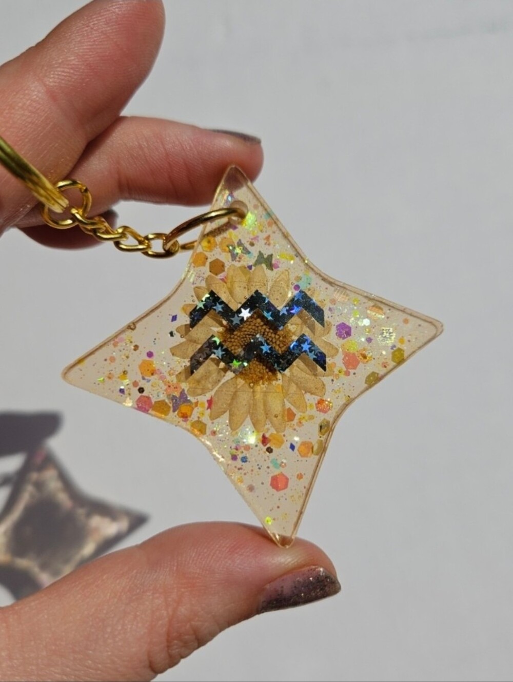 Handmade Aquarius Zodiac Sign Gold Resin Keychain - Picture 4 of 4